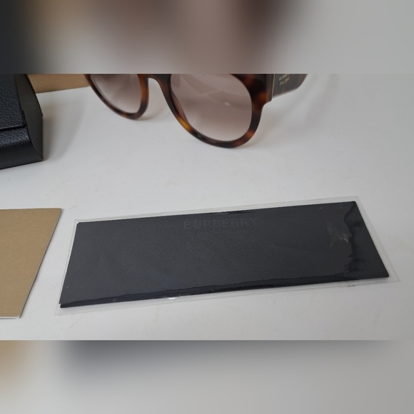 NWT Burberry Sunglasses Dark Havana  Brown Gradient Round B4260 54-21-140 2N - Picture 16 of 16
